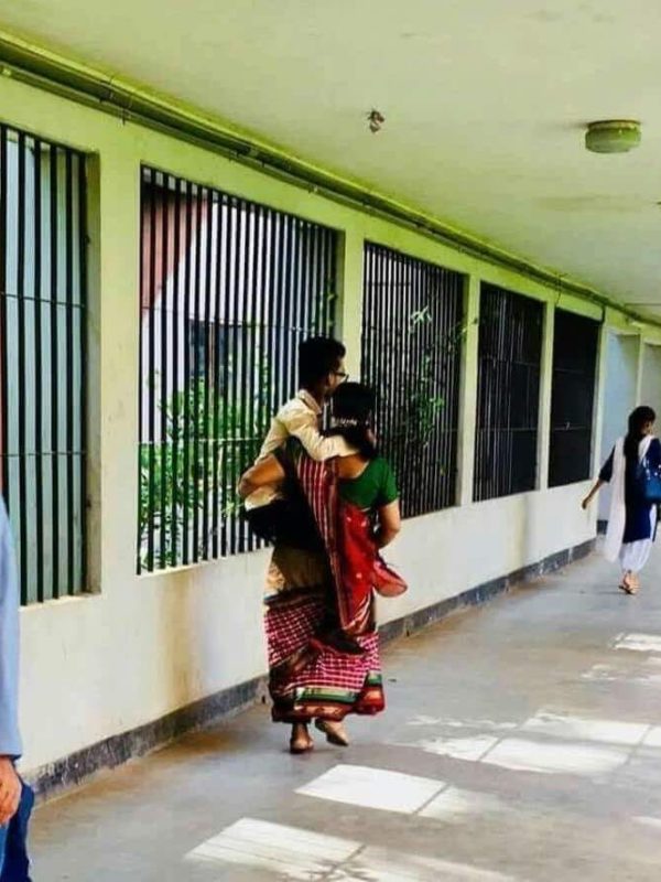 প্রাচ্যের অক্সফোর্ডে কেন নেই একটি হুইল চেয়ার?